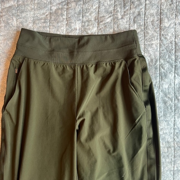 Athleta women’s woven pants size 10 - Picture 3 of 3